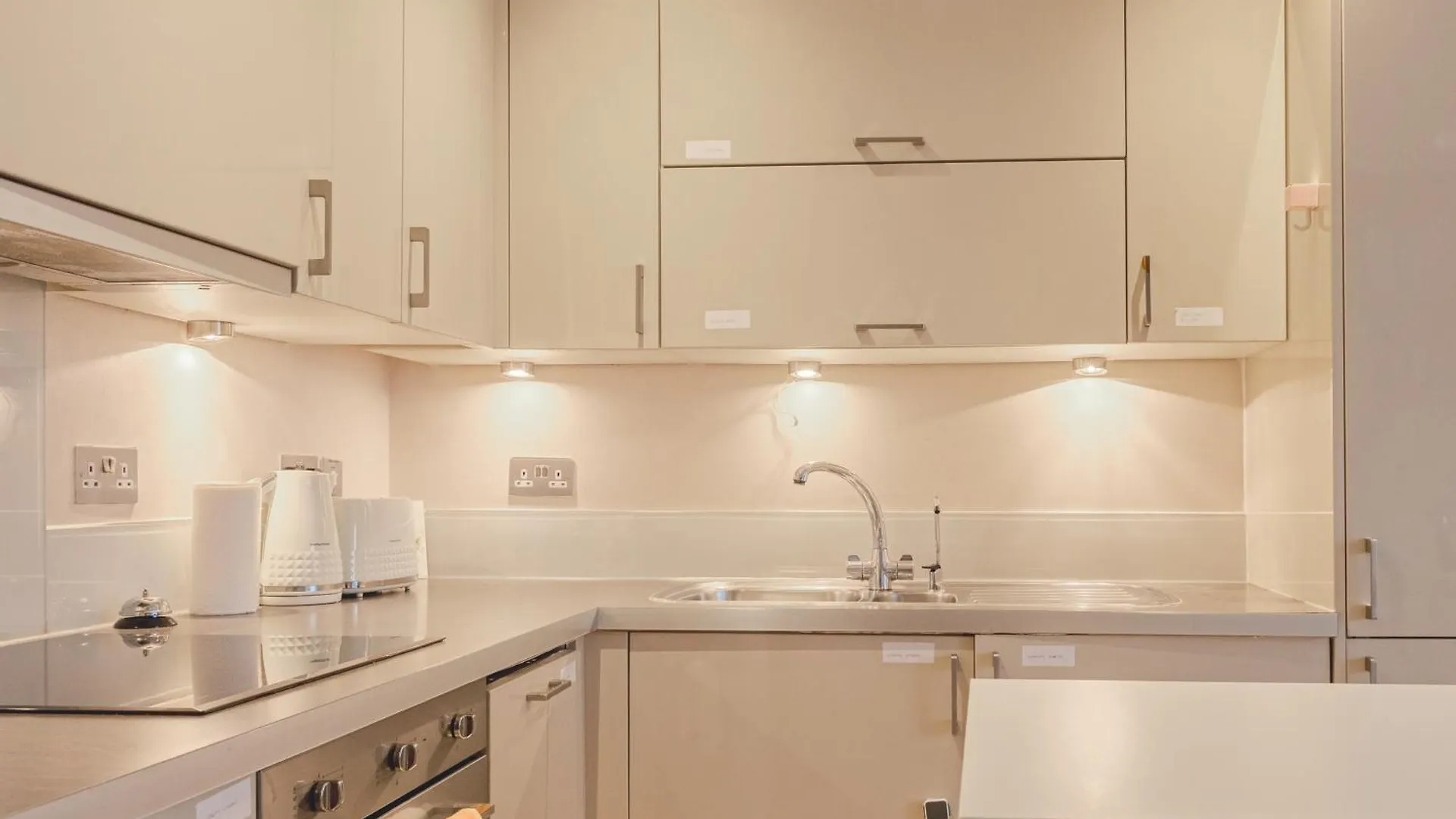 Lovely 1Br Flat, 10Min Langdon Park Dlr Station London 0*,