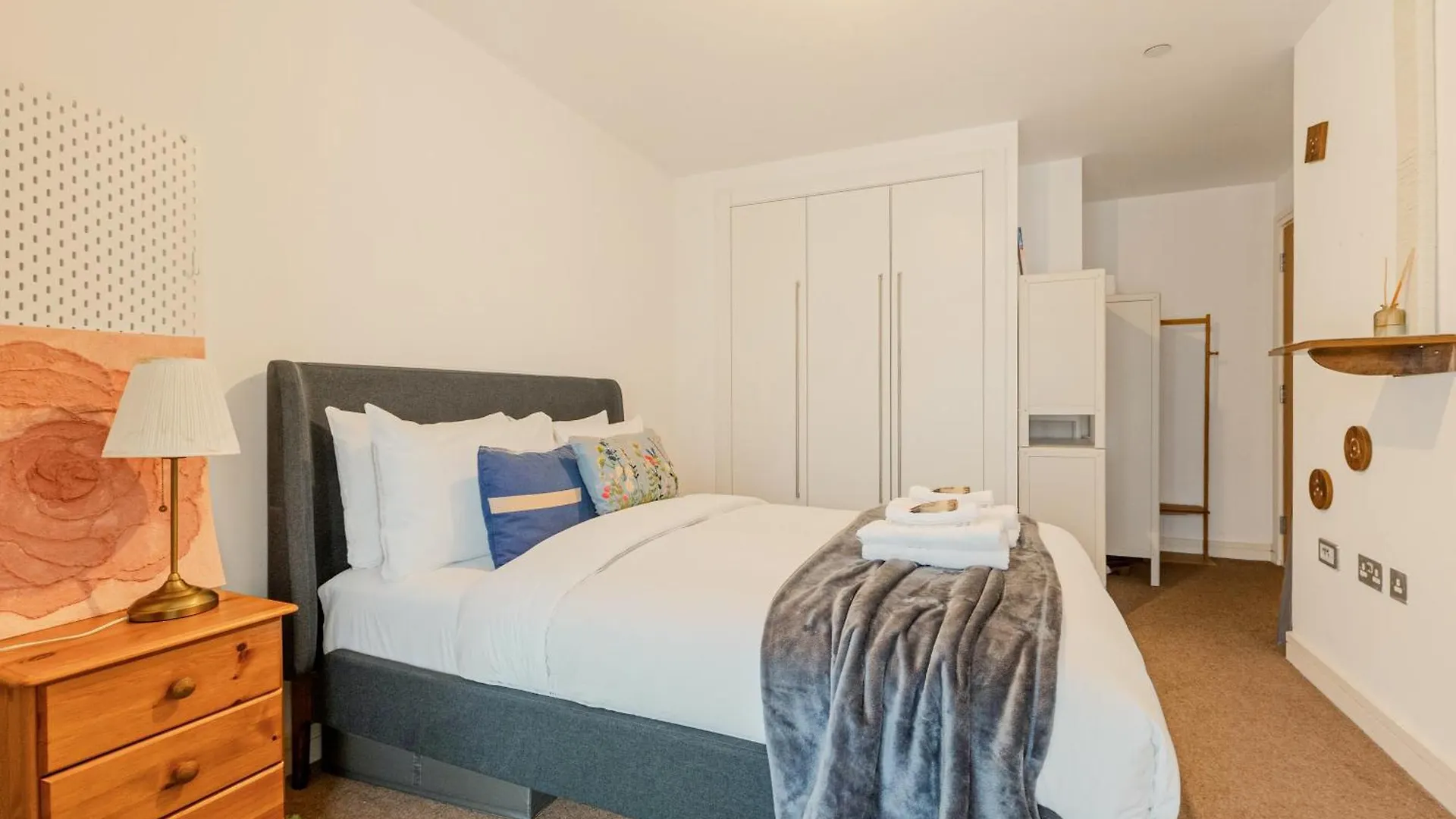 Lovely 1Br Flat, 10Min Langdon Park Dlr Station London